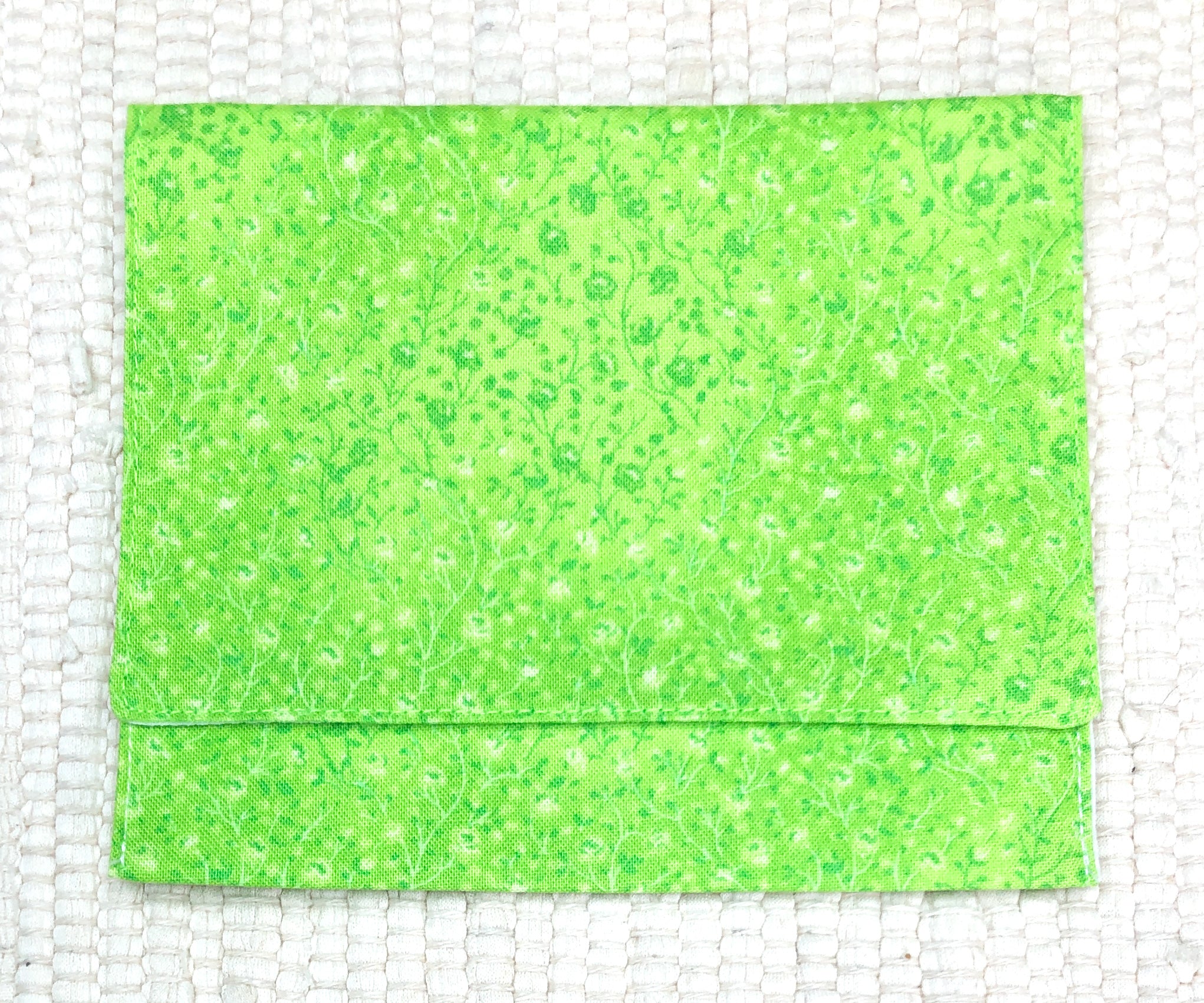 Green One-Pocket Fabric Organizer for Classroom Organization